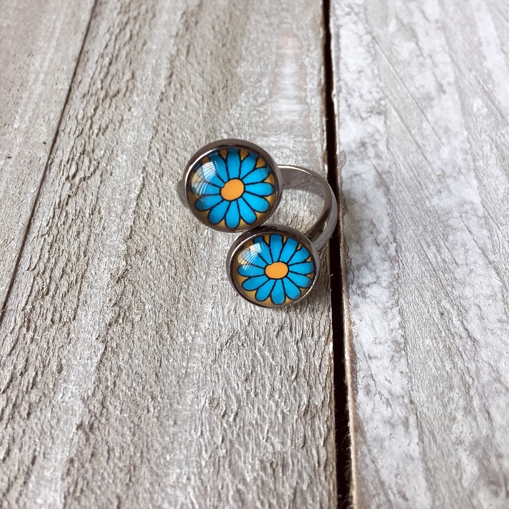 Women’s Ring - Picture 6 of 6